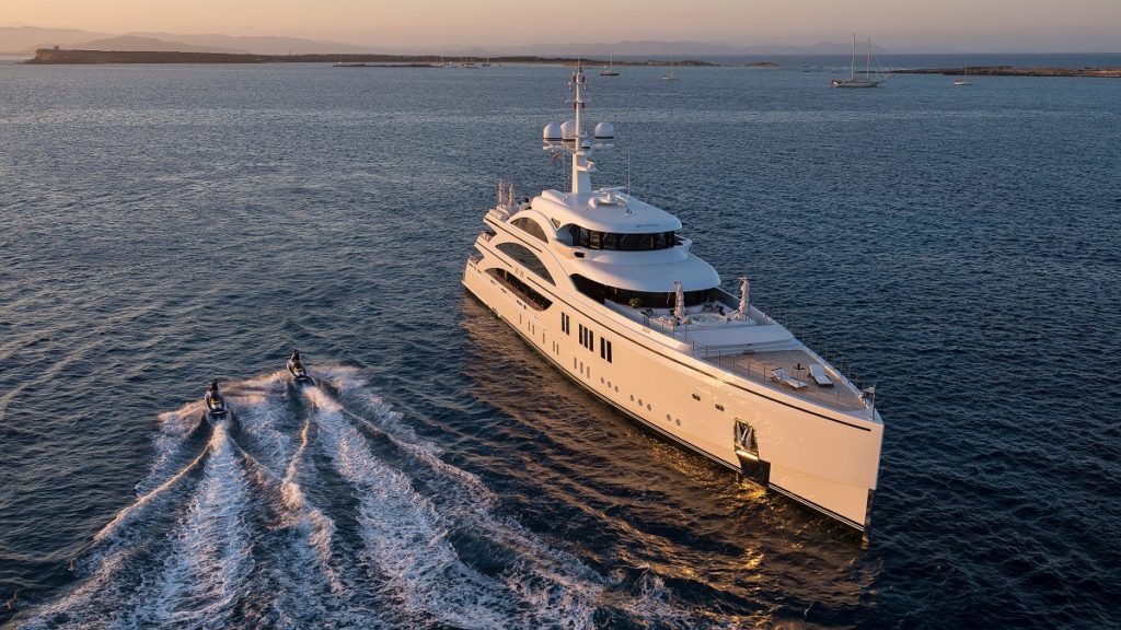 <!--:en--></noscript>Kiton signs an agreement with Benetti 