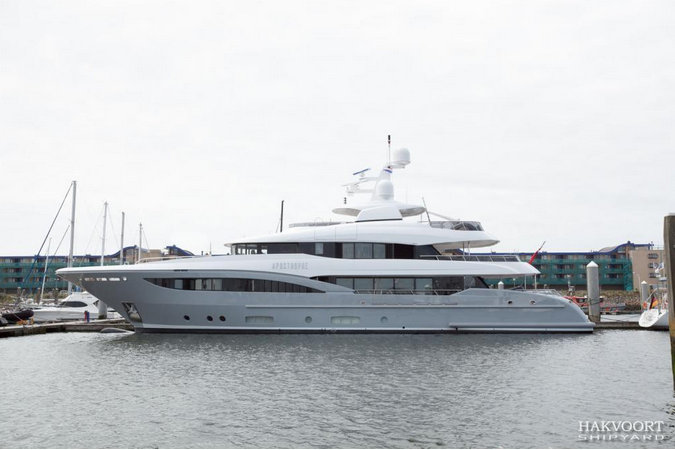 <!--:en--></noscript>Hakvoort Delivers 40m Luxury Yacht APOSTROPHE
