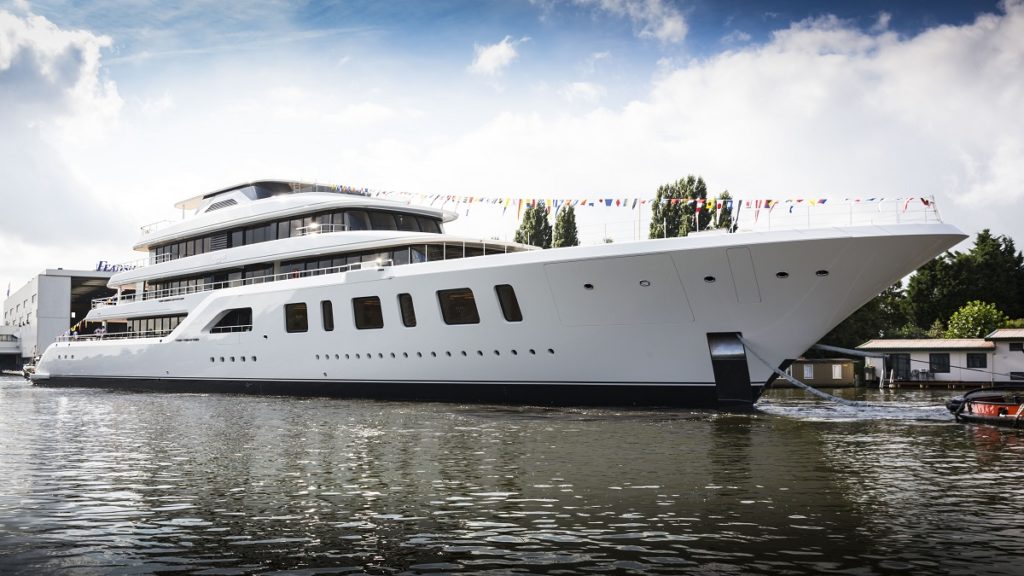 <!--:en--></noscript>Spectacular new Feadship launched 