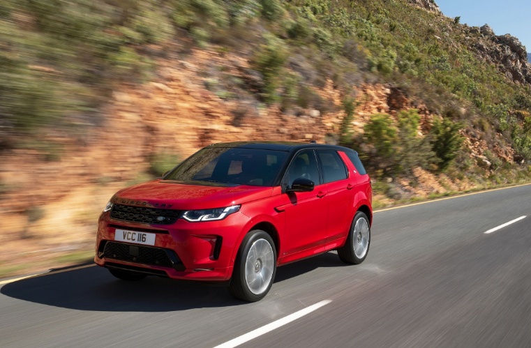 Land Rover Discovery Sport wins prestigious Middle East Car of the Year (MECOTY) award