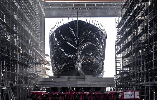 118 m of pure black elegance: Hull No. 6507 launched at Abeking & Rasmussen