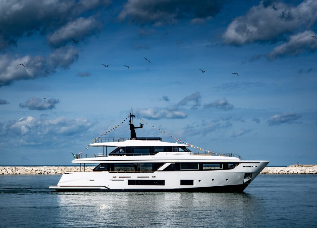 CUSTOM LINE LAUNCHES THE TWELFTH NAVETTA 30 SUPERYACHT: AN ICON OF QUALITY, ELEGANCE AND DESIGN