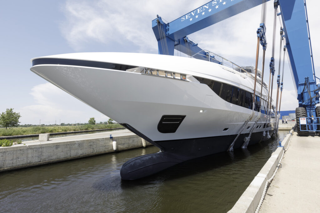 THE MANGUSTA OCEANO FLAGSHIP HITS THE WATER