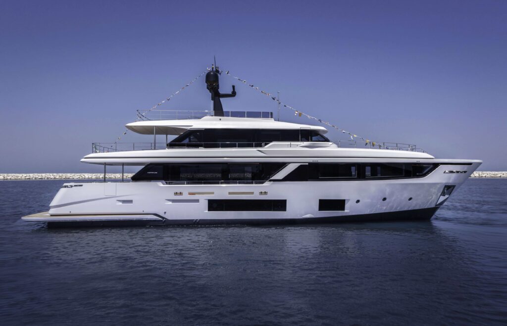 FOURTEENTH CUSTOM LINE NAVETTA 30 LAUNCHED: AN ICON OF STYLE AND COMFORT