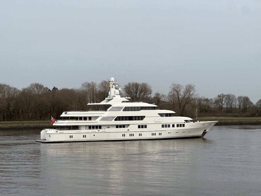 A&R SERVICES WELCOMES “SAINT NICOLAS” FOR A COMPREHENSIVE REFIT AT THE SHIPYARD IN LEMWERDER