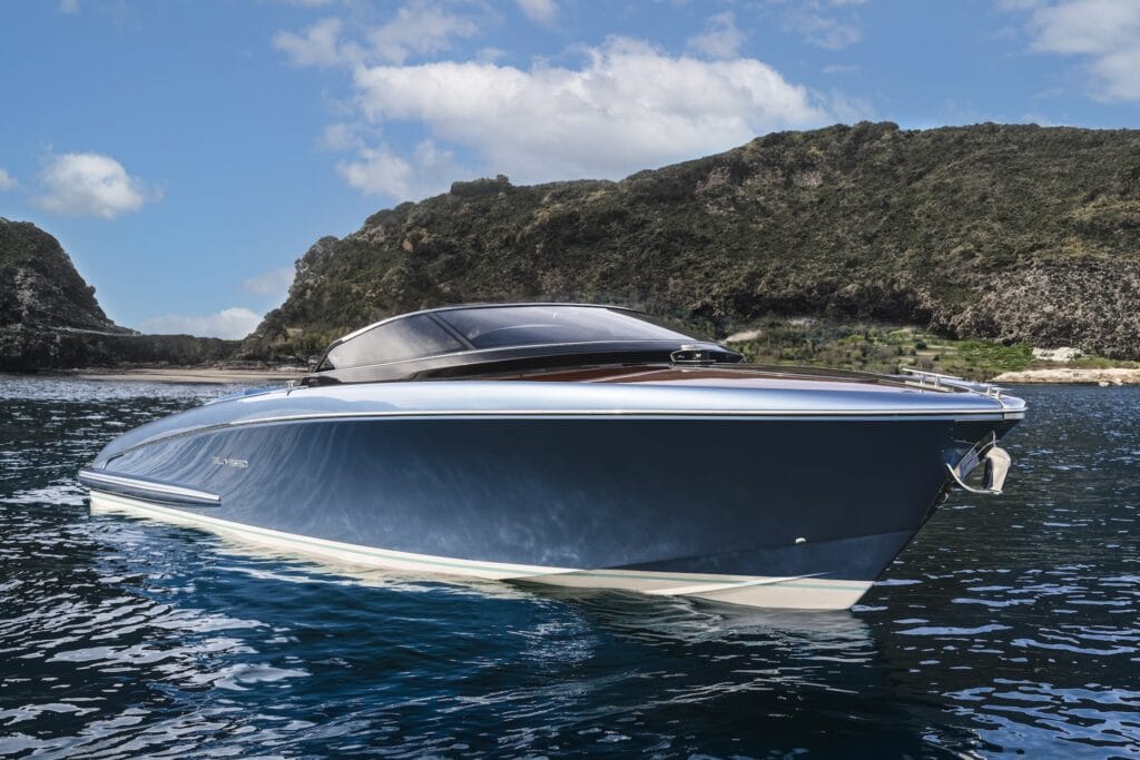 FULL-ELECTRIC SUSTAINABILITY AND UNMISTAKABLE STYLE: THE NEW RIVA EL-ISEO