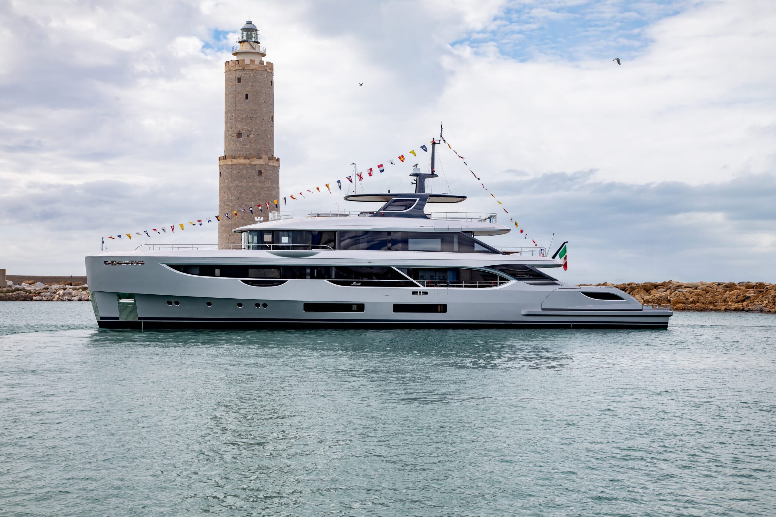 BENETTI HAS LAUNCHED A NEW OASIS 40M, M/Y COSMICO